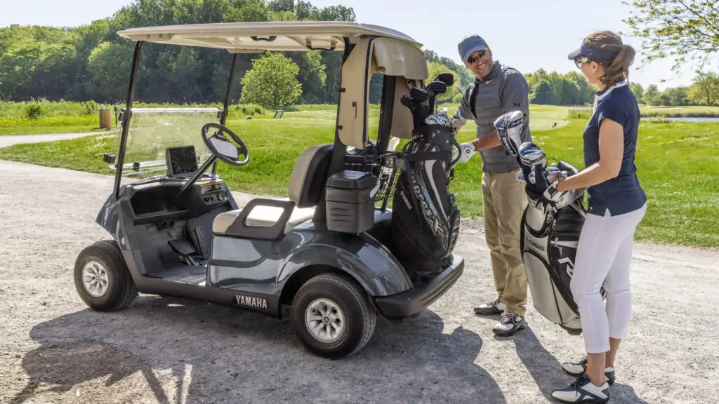 yamaha-cart-with-golf-bag